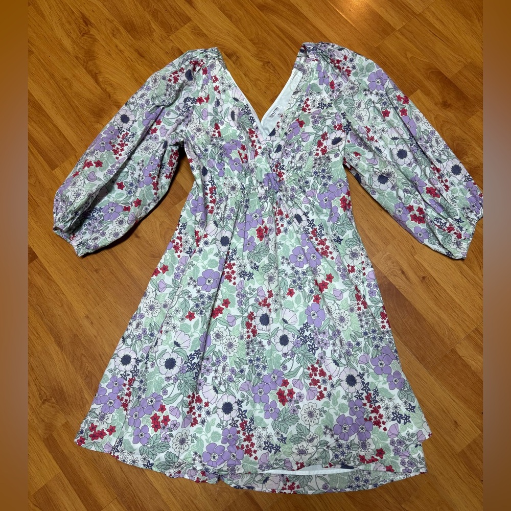 Reitmans Signature Floral Dress with V-Neck. Elastic waist
